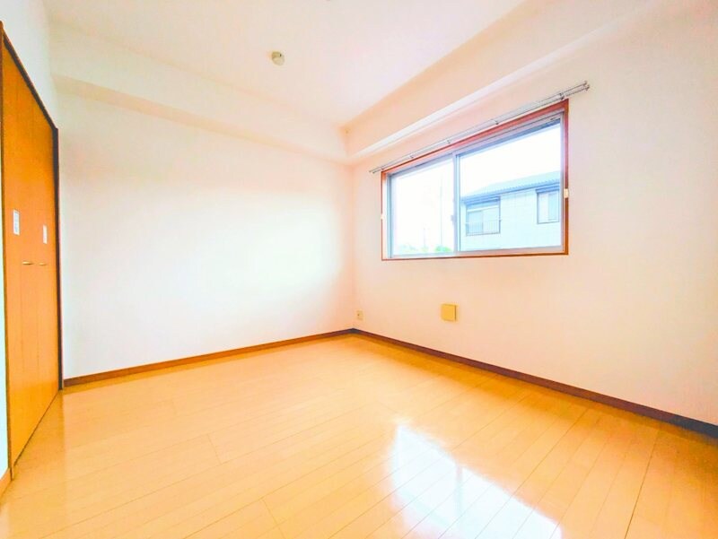 物件内観写真8　(202号室の写真です。)