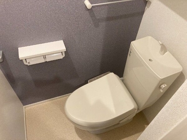 トイレ(同物件別部屋参考写真)