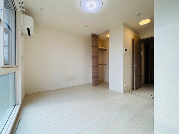 居室・リビング(同建物別部屋です)
