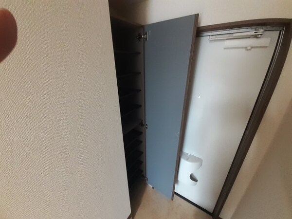 玄関(同物件別部屋)