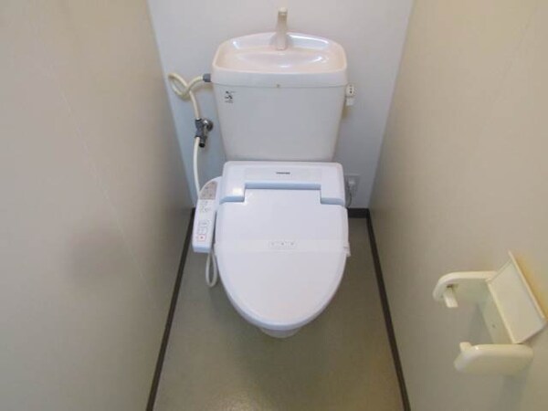 トイレ(同タイプ、別の部屋の写真です。)