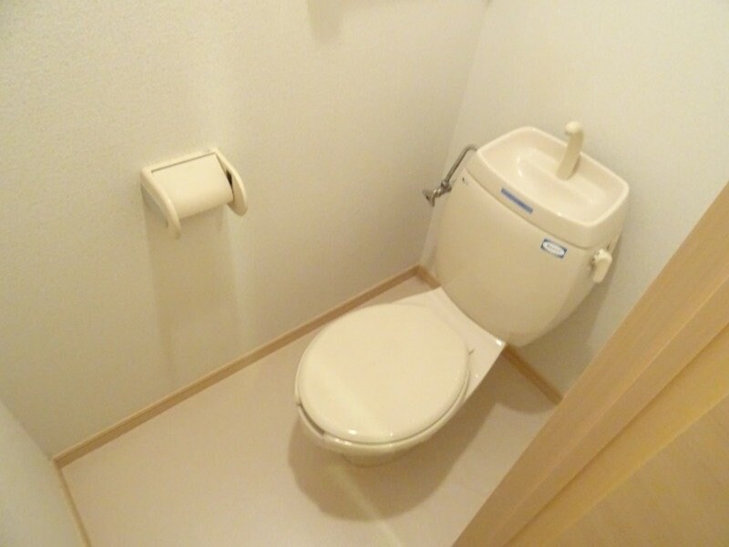 トイレ(同型参考写真)