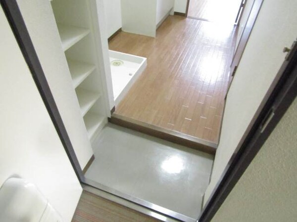 玄関(同物件別部屋)