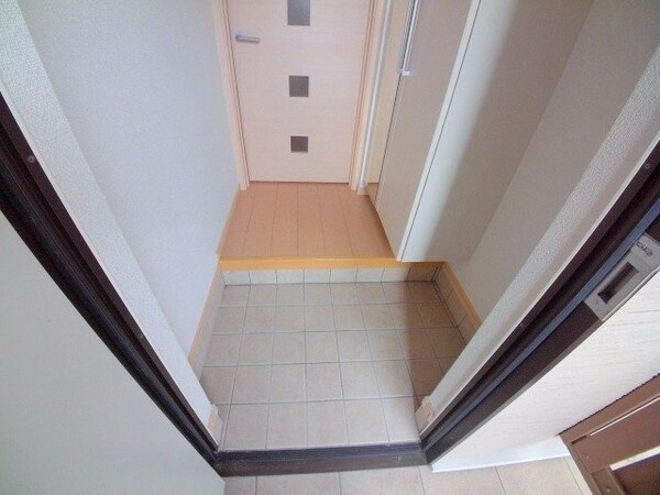 玄関(同タイプの部屋写真です)
