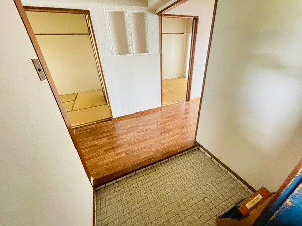 玄関(同物件別部屋)