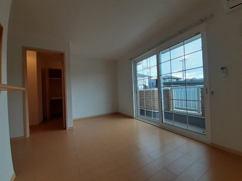 居室・リビング(同タイプ部屋写真です。)