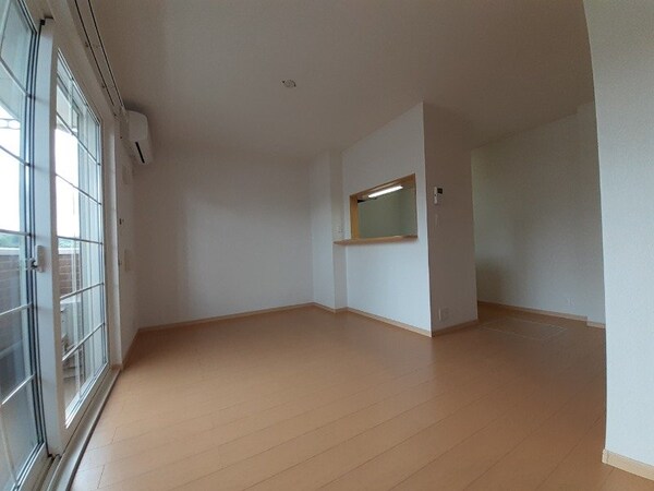 居室・リビング(同タイプ部屋写真です。)