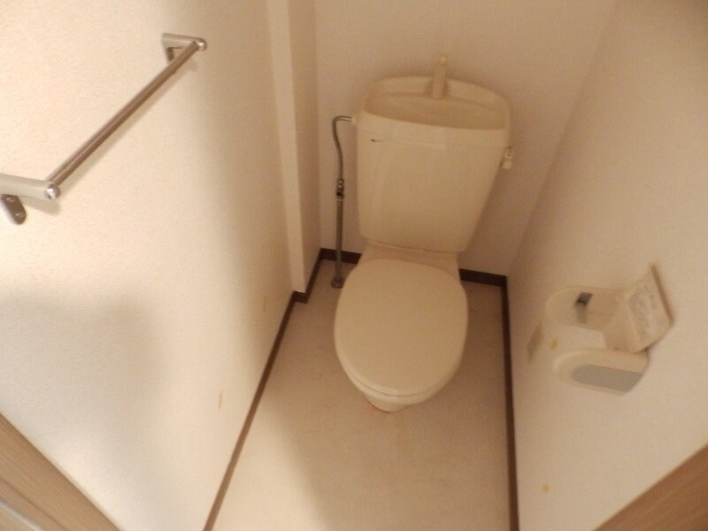 物件内観写真17　(同型参考写真（温洗浄便座新設予定）)