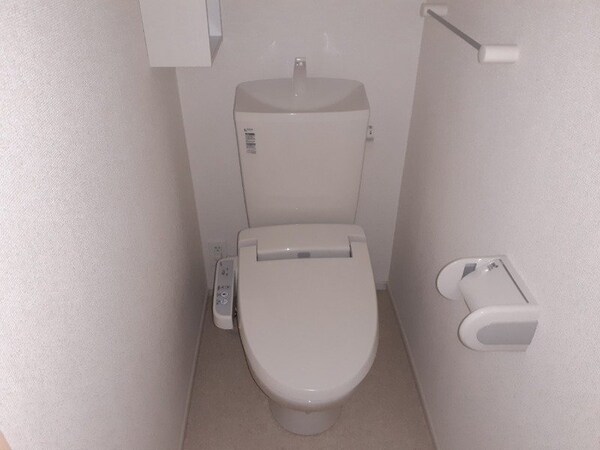 トイレ(同型参考写真)