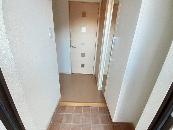 玄関(同型参考写真)