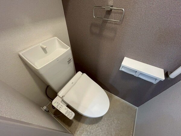 トイレ(同型参考写真)