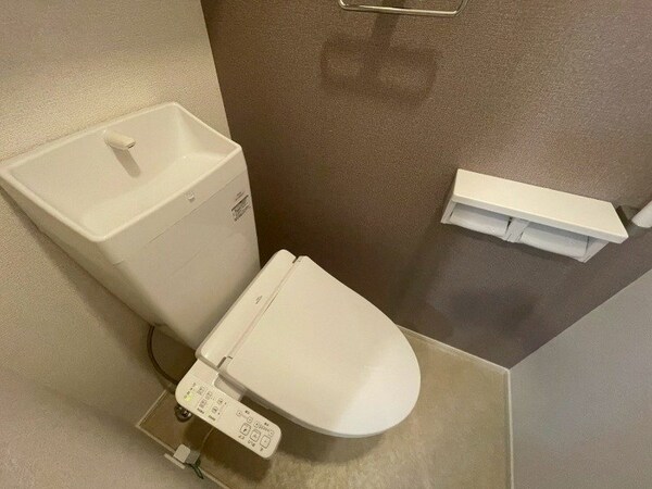 トイレ(同型参考写真)