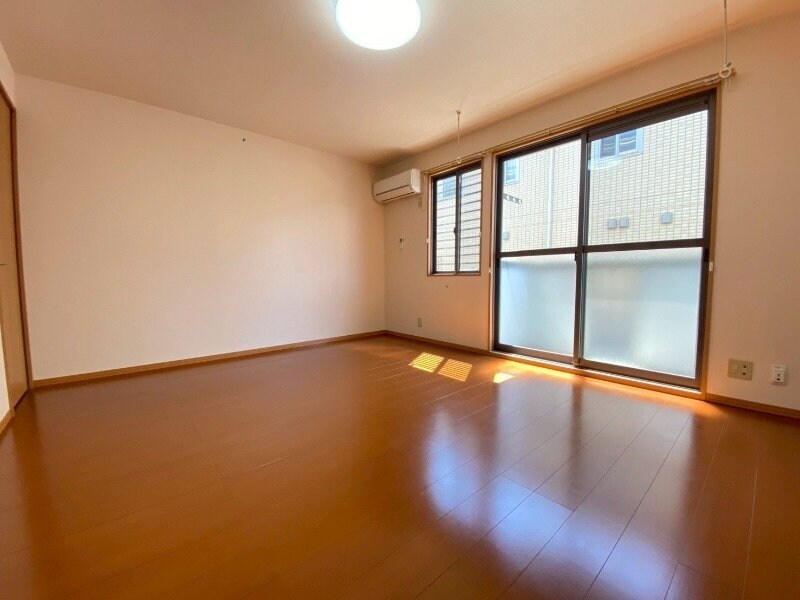 物件内観写真5　(同物件別室反転タイプ画像)