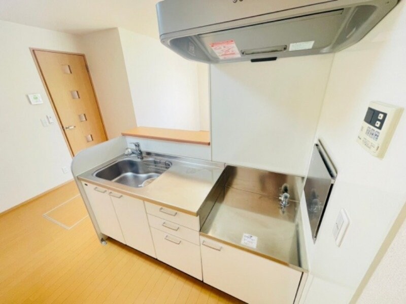 物件内観写真8　(同物件別室反転タイプ)