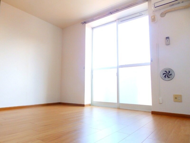 物件内観写真6　(同物件別室画像)