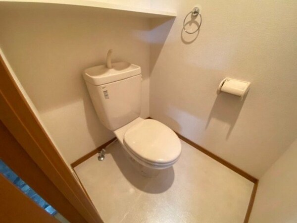 トイレ(同型参考写真)