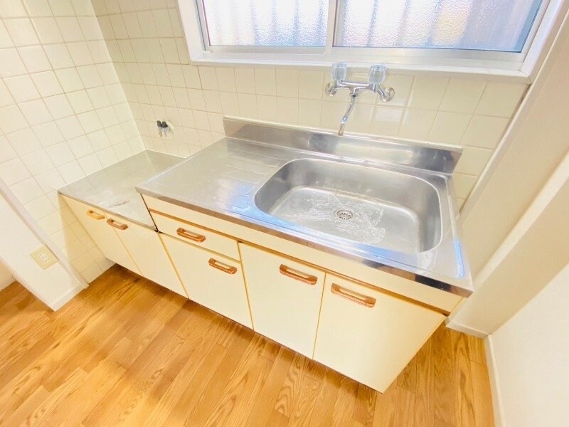 物件内観写真6　(同型別室のお写真です)