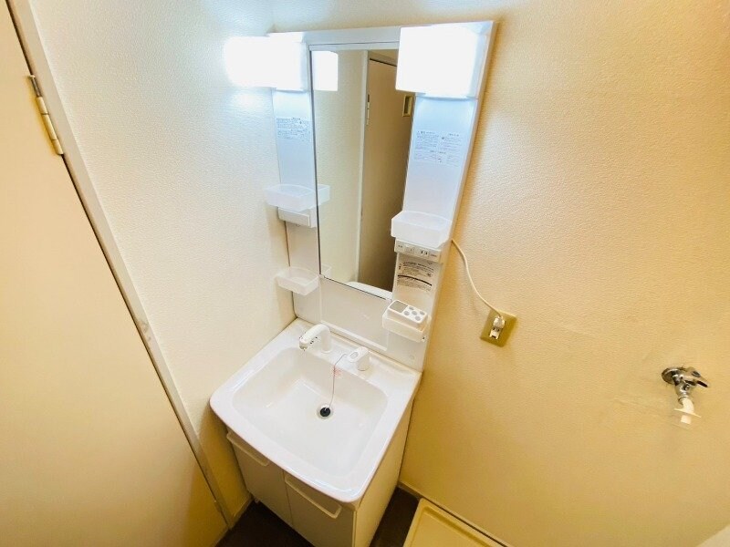 物件内観写真7　(同型別室のお写真です)