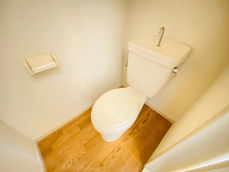 物件内観写真8　(同型別室のお写真です)