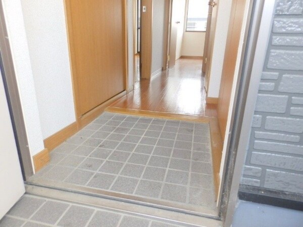 玄関(同型参考写真)