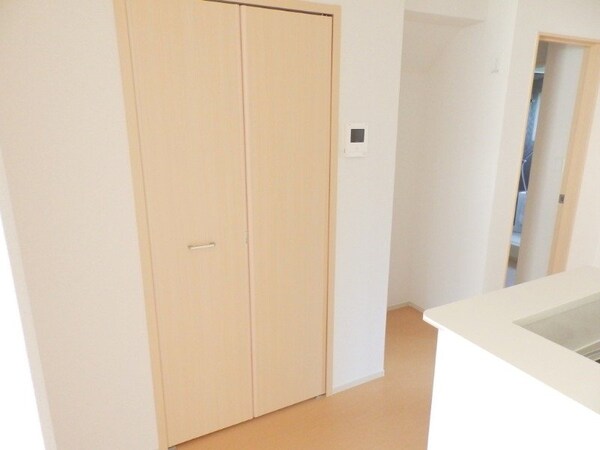収納(同型参考写真)