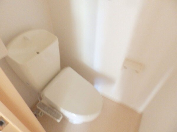 トイレ(同型参考写真)