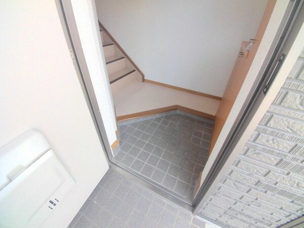 玄関(同タイプの部屋写真です)