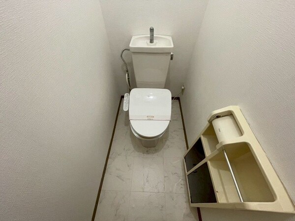 トイレ(別棟同型参考写真)