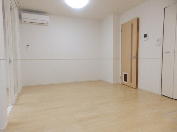 居室・リビング(同タイプ部屋写真です。)