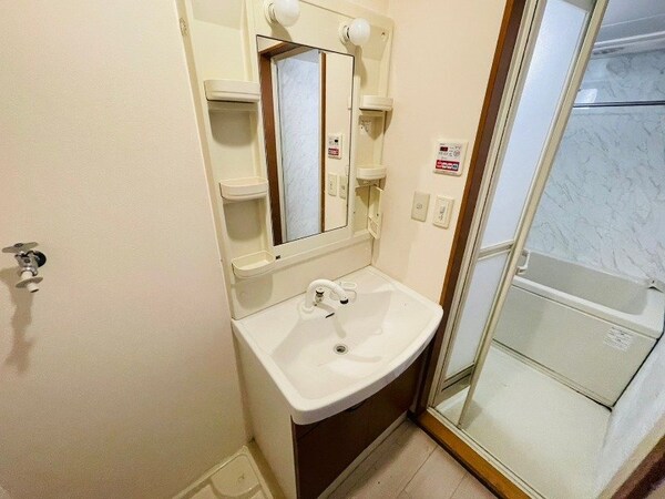 洗面所(同物件別部屋のお写真です)