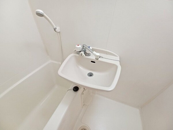 洗面所(同物件別部屋参考写真)
