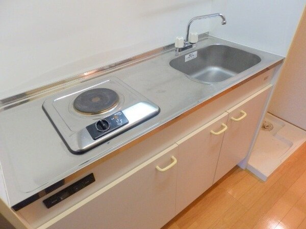 キッチン(同物件別部屋参考写真)