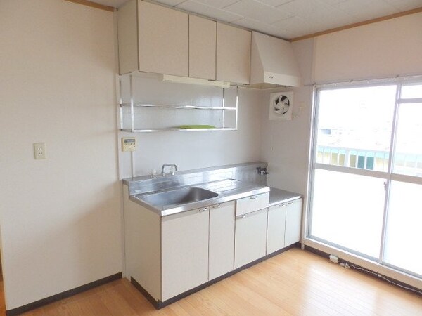 キッチン(同タイプ部屋写真です。)
