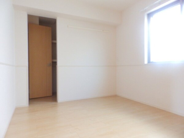 その他(別部屋反転写真です)