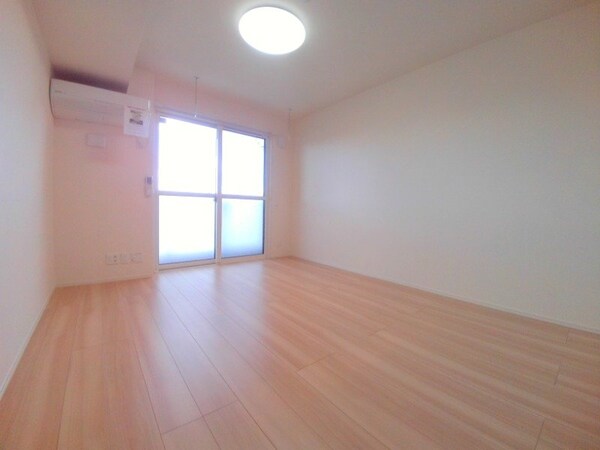 居室・リビング(同建物の別部屋写真です)