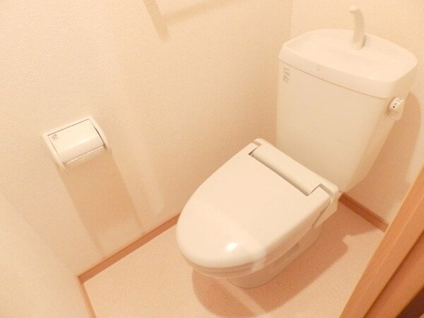 トイレ(同型参考写真)