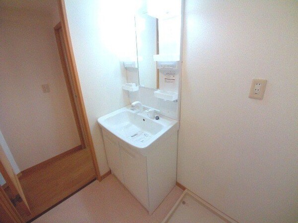 洗面所(同建物の別部屋写真)