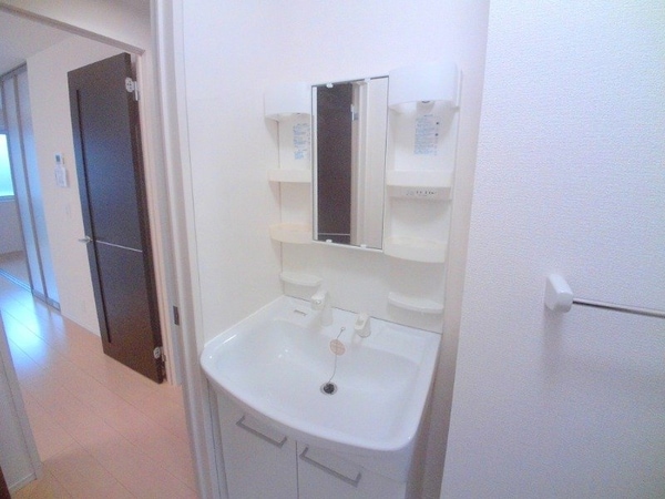 洗面所(同建物の別部屋写真です)