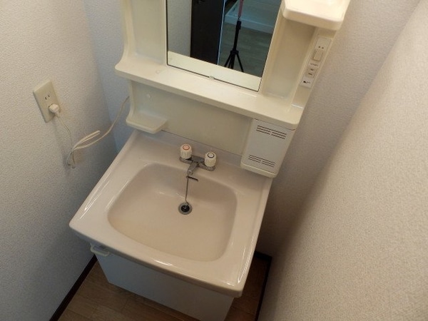 洗面所(洗面所同物件別部屋の写真)