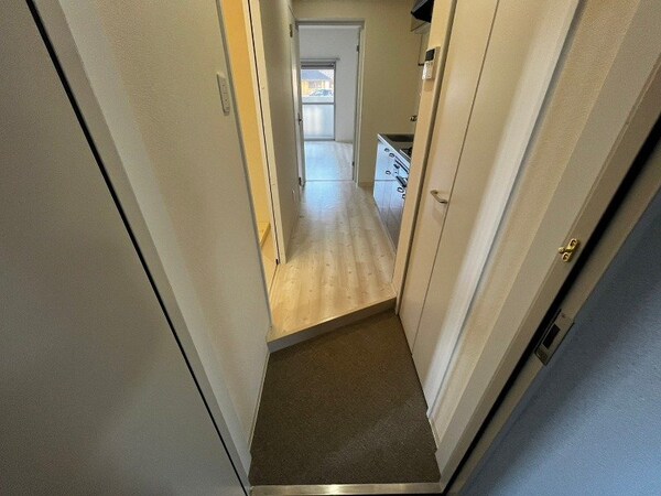 玄関(同物件別部屋のお写真です。)