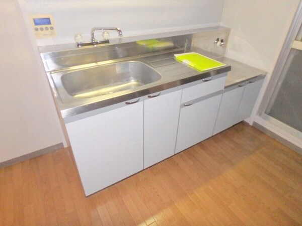 キッチン(同物件別部屋の写真)