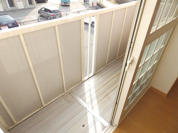 バルコニー(同型、反転タイプの部屋写真です)