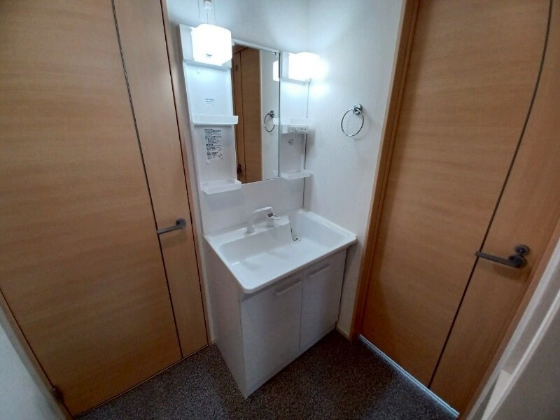 物件内観写真8　(同型反転タイプ画像)