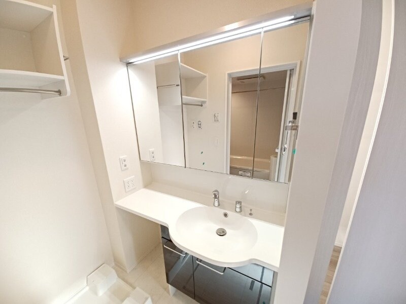 物件内観写真10　(同物件別室反転タイプ画像)