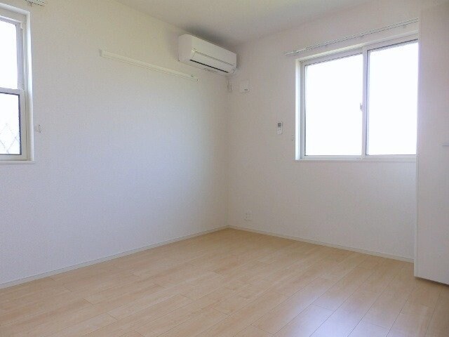 物件内観写真9　(同物件別室反転タイプ)