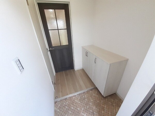 玄関(同型部屋写真です。)
