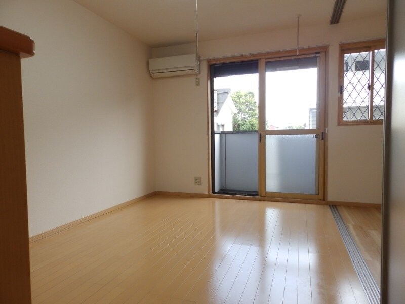 物件内観写真6　(同建物の別部屋写真です)