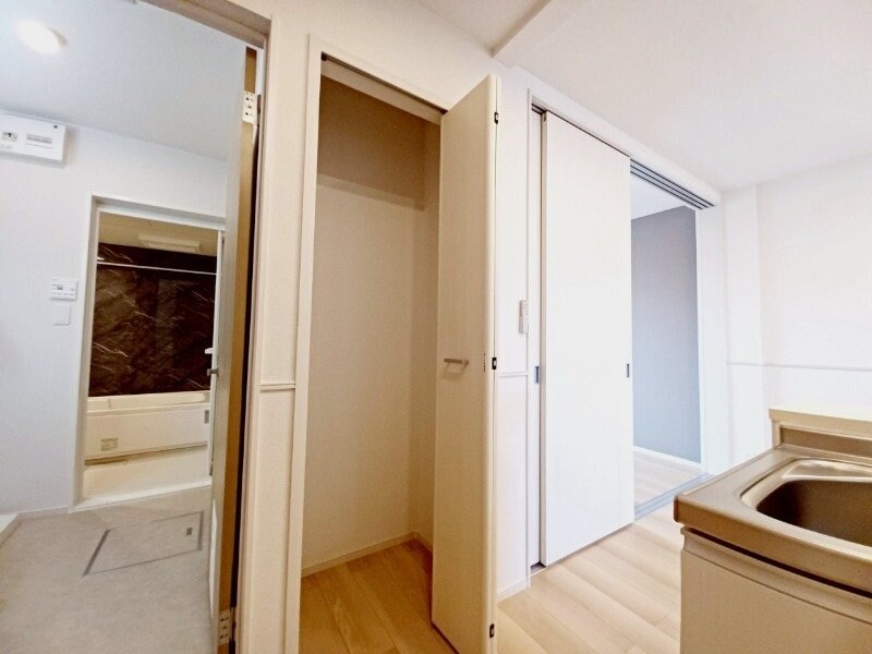 物件内観写真19　(同型反転タイプ参考写真)