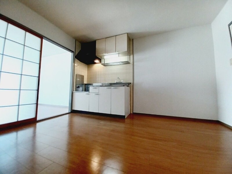 物件内観写真5　(別部屋反転参考写真です。)