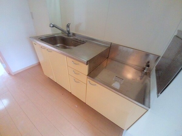 キッチン(同物件別部屋写真)
